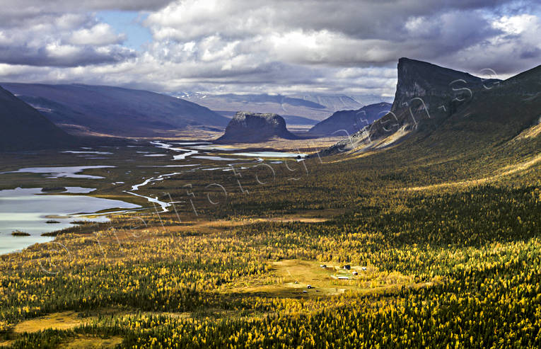 Aktse och Skierfe i Rapadalen Aktse, drönarbilder, drönarfoto, fjällbilder, flygbild, flygbilder, Flygfoto, flygfoton, gårdar, höst, Laitaure, Landskap, lappland, Nammasj, Nammatj, Rapadalen, Skierfe