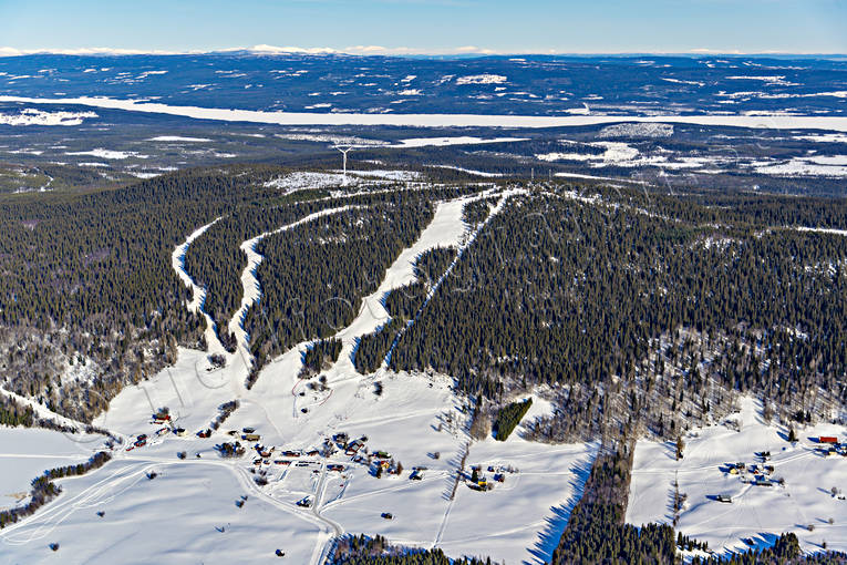 Almåsa Skidanläggning Almåsa, byar, drönarbilder, drönarfoto, flygbild, flygbilder, Flygfoto, flygfoton, Jämtland, Landskap, nedfarter, Offerdal, skidanläggning, skidbackar, skidort, vinter