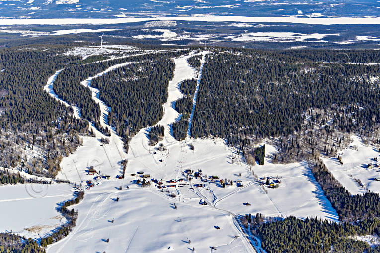 Almåsa Skidanläggning Almåsa, byar, drönarbilder, drönarfoto, flygbild, flygbilder, Flygfoto, flygfoton, Jämtland, Landskap, nedfarter, Offerdal, skidanläggning, skidbackar, skidort, vinter