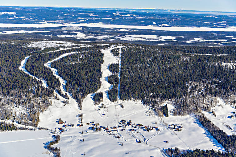 Almåsa Skidanläggning Almåsa, byar, drönarbilder, drönarfoto, flygbild, flygbilder, Flygfoto, flygfoton, Jämtland, Landskap, nedfarter, Offerdal, skidanläggning, skidbackar, skidort, vinter