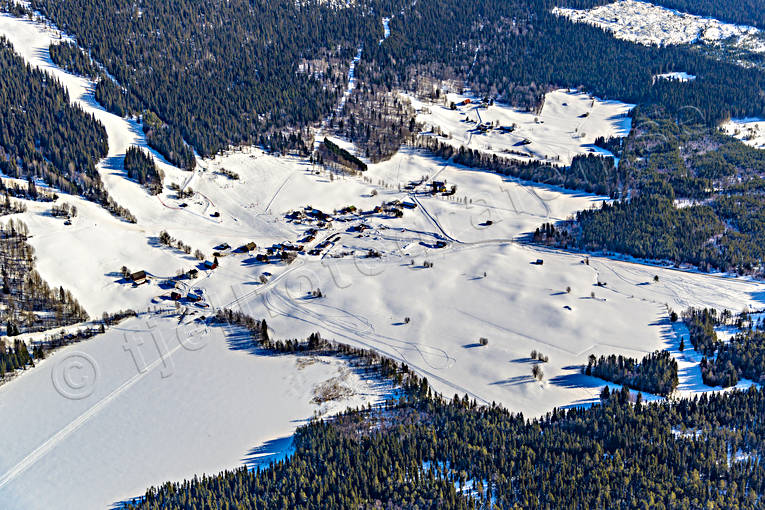 Almåsa Skidanläggning Almåsa, byar, drönarbilder, drönarfoto, flygbild, flygbilder, Flygfoto, flygfoton, Jämtland, Landskap, nedfarter, Offerdal, skidanläggning, skidbackar, skidort, vinter