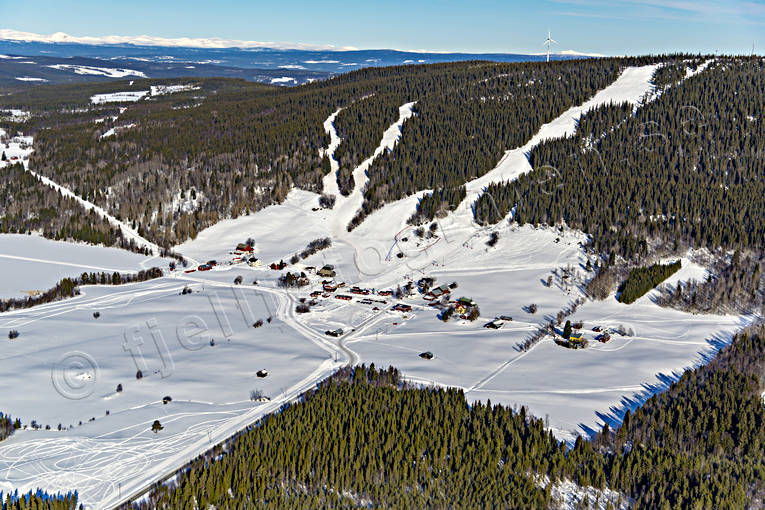 Almåsa Skidanläggning Almåsa, byar, drönarbilder, drönarfoto, flygbild, flygbilder, Flygfoto, flygfoton, Jämtland, Landskap, nedfarter, Offerdal, skidanläggning, skidbackar, skidort, vinter
