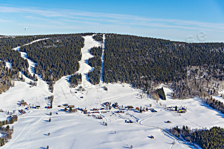 Almåsa Skidanläggning Almåsa, byar, drönarbild, drönarbilder, drönarfoto, flygbild, flygbilder, Flygfoto, flygfoton, Jämtland, Landskap, nedfarter, Offerdal, skidanläggning, skidbackar, skidort, vinter