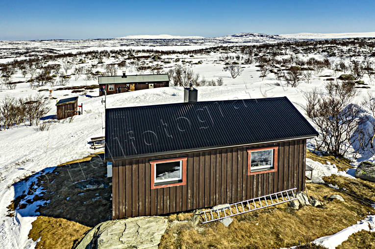 Anarisstugan Turistföreningen Fjällstuga Anarisfjällen, Anarisstugan, anläggningar, drönarbild, drönarbilder, drönarfoto, fjällstuga, flygbild, flygbilder, Flygfoto, flygfoton, Jämtland, STF, STF-stuga, vår