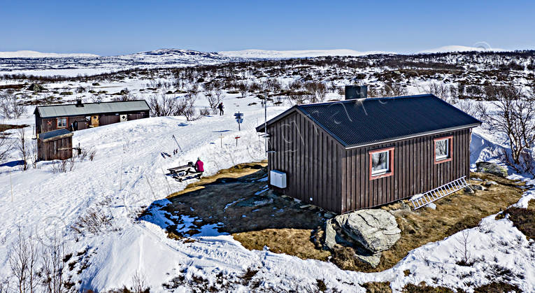 Anarisstugan Turistföreningen Fjällstuga Anarisfjällen, Anarisstugan, anläggningar, drönarbild, drönarbilder, drönarfoto, fjällstuga, flygbild, flygbilder, Flygfoto, flygfoton, Jämtland, STF, STF-stuga, vår