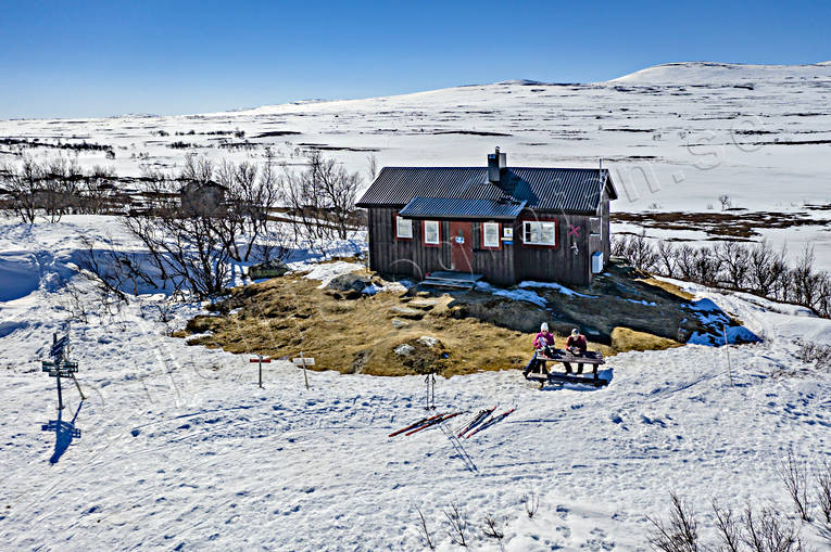 Anarisstugan Turistföreningen Fjällstuga Anarisfjällen, Anarisstugan, anläggningar, drönarbild, drönarbilder, drönarfoto, fjällstuga, flygbild, flygbilder, Flygfoto, flygfoton, Jämtland, STF, STF-stuga, vår