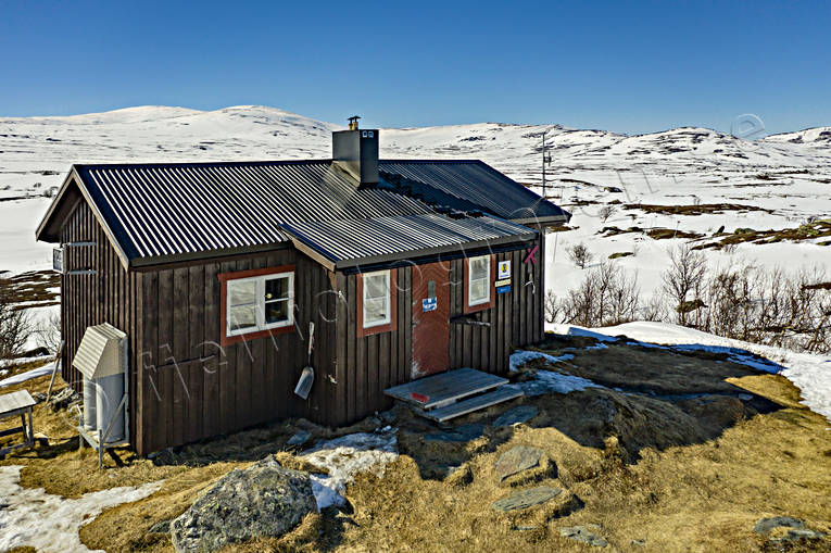 Anarisstugan Turistföreningen Fjällstuga Anarisfjällen, Anarisstugan, anläggningar, drönarbild, drönarbilder, drönarfoto, fjällstuga, flygbild, flygbilder, Flygfoto, flygfoton, Jämtland, STF, STF-stuga, vår