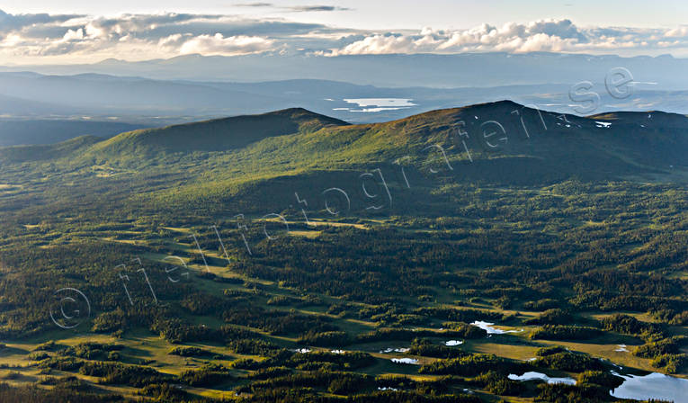 Ansätten och Kingen Ansätten, blomsterfjället, drönarbilder, drönarfoto, Finntjärnen, fjällbilder, FJÄLLEN, flygbild, flygbilder, Flygfoto, flygfoton, grön, Jämtland, Landskap, Lill-Kingen, myrlandskap, sommar, Stor-Kingen