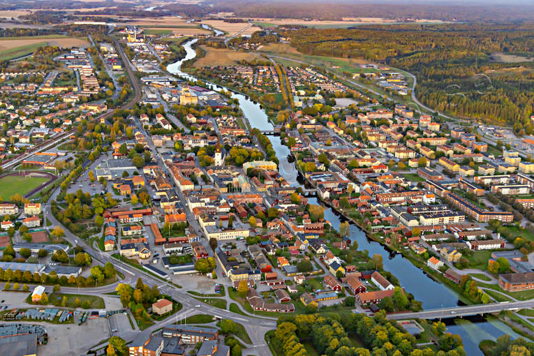 Arboga Flygfoto Arboga, Arbogaån, drönarbilder, drönarfoto, flygbild, flygbilder, Flygfoto, flygfoton, kvällsljus, sommar, städer, Västmanland