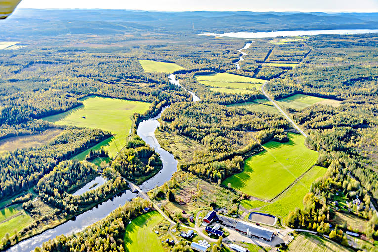 Armasjoki vid Niemis Armasjoki, Armasjärvi, drönarbilder, drönarfoto, flygbild, flygbilder, Flygfoto, flygfoton, Forsmansgården, höst, Landskap, Niemis, Norrbotten, älv