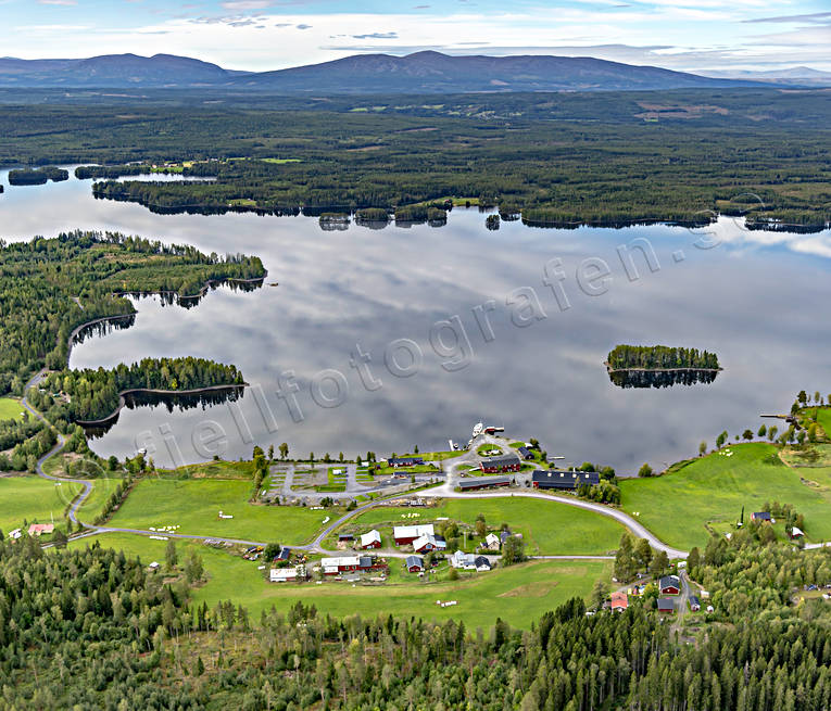Arvesund och Oviksfjällen Arvesund, byar, drönarbild, drönarbilder, drönarfoto, flygbild, flygbilder, Flygfoto, flygfoton, höst, Jämtland, Koldalsholmen, Kvissleviken, Landskap