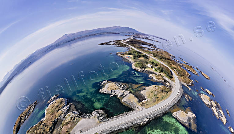 Atlanthavsvägen atlanterhavsvegen, atlanterhavsveien, atlanthavsvägen, Atlantkusten, drönarbild, drönarbilder, drönarfoto, flygbild, flygbilder, Flygfoto, flygfoton, kommunikationer, kust, kustnära, landfart, Norge, Sevärdheter, vår, vägar