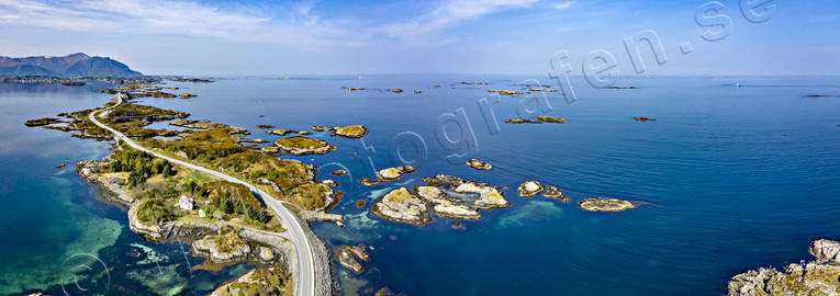 Atlanthavsvägen Flygfoto Atlanten, atlanterhavsvegen, atlanterhavsveien, atlanthavsvägen, Atlantkusten, drönarbild, drönarbilder, drönarfoto, flygbild, flygbilder, Flygfoto, flygfoton, kommunikationer, kust, kustnära, landfart, Norge, Sevärdheter, vår, vägar