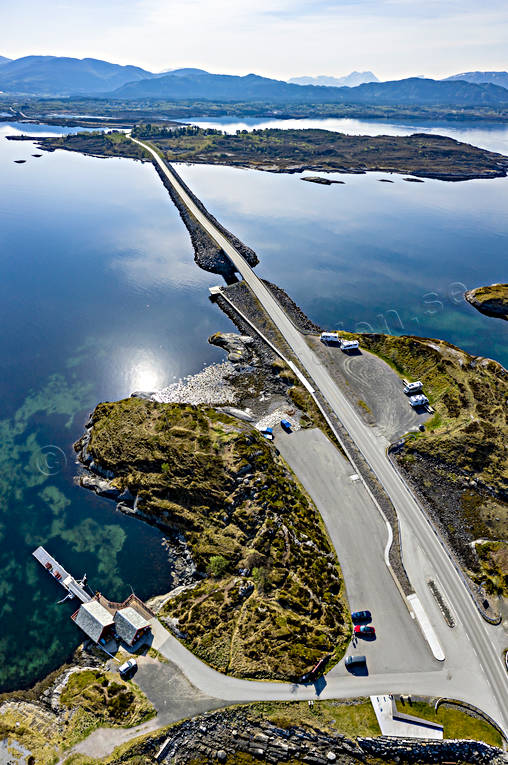 Atlanthavsvägen Flygfoto Atlanten, atlanterhavsvegen, atlanterhavsveien, atlanthavsvägen, Atlantkusten, drönarbild, drönarbilder, drönarfoto, flygbild, flygbilder, Flygfoto, flygfoton, kommunikationer, kust, kustnära, landfart, Norge, Sevärdheter, vår, vägar