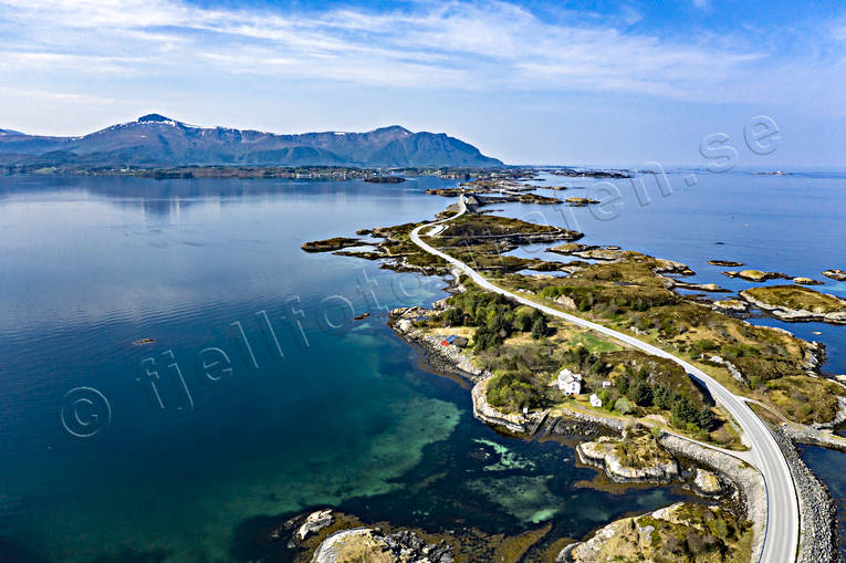 Atlanthavsvägen Flygfoto Atlanten, atlanterhavsvegen, atlanterhavsveien, atlanthavsvägen, Atlantkusten, drönarbild, drönarbilder, drönarfoto, flygbild, flygbilder, Flygfoto, flygfoton, kommunikationer, kust, kustnära, landfart, Norge, Sevärdheter, vår, vägar
