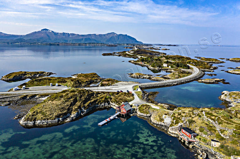 Atlanthavsvägen Flygfoto Atlanten, atlanterhavsvegen, atlanterhavsveien, atlanthavsvägen, Atlantkusten, drönarbild, drönarbilder, drönarfoto, flygbild, flygbilder, Flygfoto, flygfoton, kommunikationer, kust, kustnära, landfart, Norge, Sevärdheter, vår, vägar