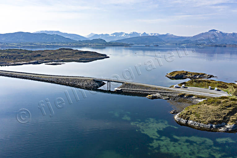 Atlanthavsvägen Flygfoto Atlanten, atlanterhavsvegen, atlanterhavsveien, atlanthavsvägen, Atlantkusten, drönarbild, drönarbilder, drönarfoto, flygbild, flygbilder, Flygfoto, flygfoton, kommunikationer, kust, kustnära, landfart, Norge, Sevärdheter, vår, vägar
