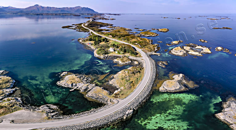 Atlanthavsvägen Flygfoto Atlanten, atlanterhavsvegen, atlanterhavsveien, atlanthavsvägen, Atlantkusten, drönarbild, drönarbilder, drönarfoto, flygbild, flygbilder, Flygfoto, flygfoton, kommunikationer, kust, kustnära, landfart, Norge, Sevärdheter, vår, vägar