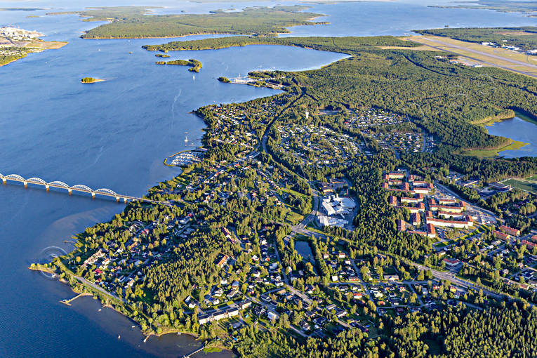 Bergnäset Luleå Flygfoto Bergnäsbron, Bergnäset, bro, drönarbilder, drönarfoto, flygbild, flygbilder, Flygfoto, flygfoton, Granudden, Gråsjälfjärden, Höträsket, Luleå, Norrbotten, sommar, städer, Trollheden