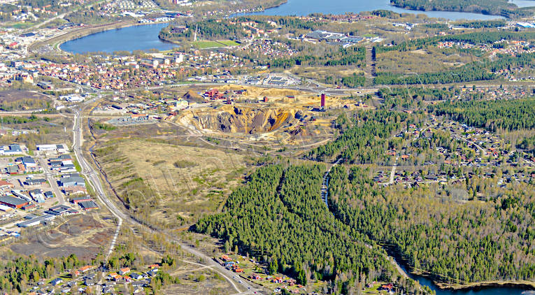 Bergsdammen och gruvan Falun Dalarna, drönarbilder, drönarfoto, Falu gruva, Falu koppargruva, Falun, flygbild, flygbilder, Flygfoto, flygfoton, Gamla Bergsdammen, gruva, gruvan, gruvområde, Stora Stöten, städer, vår