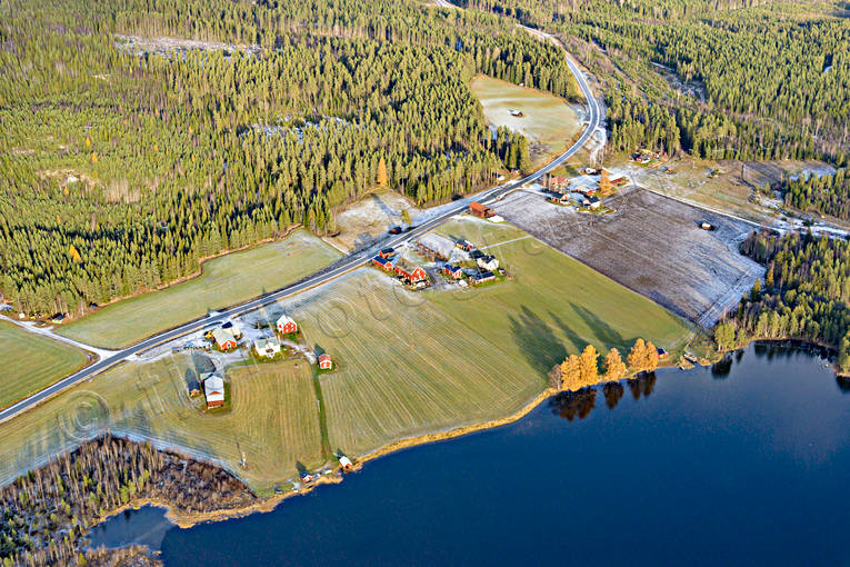 Björnön vid Revsundssjön Björnsjön, Björnön, drönarbilder, drönarfoto, flygbild, flygbilder, Flygfoto, flygfoton, gårdar, höst, Jämtland, Revsundssjön