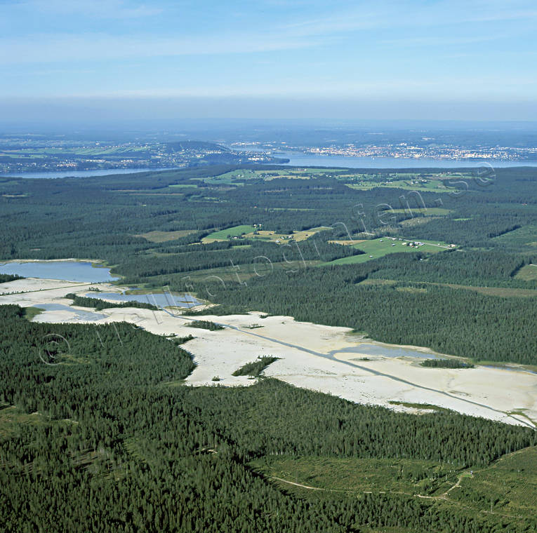 Blejkamyr vid Svedje bleika, blejka, blejkamyr, bleka, drönarbilder, drönarfoto, flygbild, flygbilder, Flygfoto, flygfoton, fågelsjöar, fågelskyddsområde, Jämtland, kalk, kalklera, kalkrik, Landskap, myr, myrmark, natur, sjö, sommar, svedje, svedjesjön
