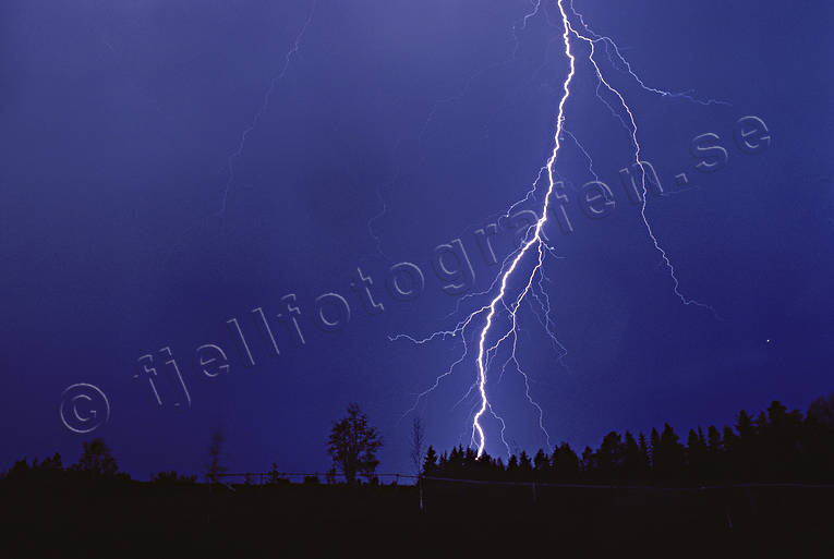 blixt, blixtnedslag, ovder, sommar, storm, stmning, stmningsbild, stmningsbilder, rstid, rstider, ska, sknedslag, skvder