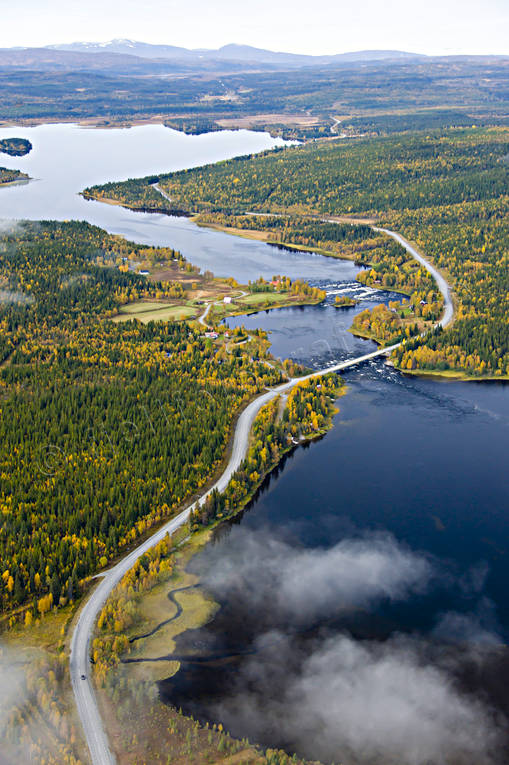 Bodsjösundet i Åreälven Bodsjösundet, drönarbilder, drönarfoto, flygbild, flygbilder, Flygfoto, flygfoton, höst, Jämtland, vattendrag, Åreälven, älvar