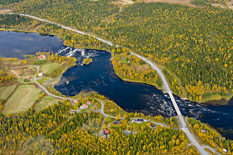 Bodsjösundet i Åreälven Bodsjösundet, drönarbilder, drönarfoto, flygbild, flygbilder, Flygfoto, flygfoton, höst, Jämtland, vattendrag, Åreälven, älvar