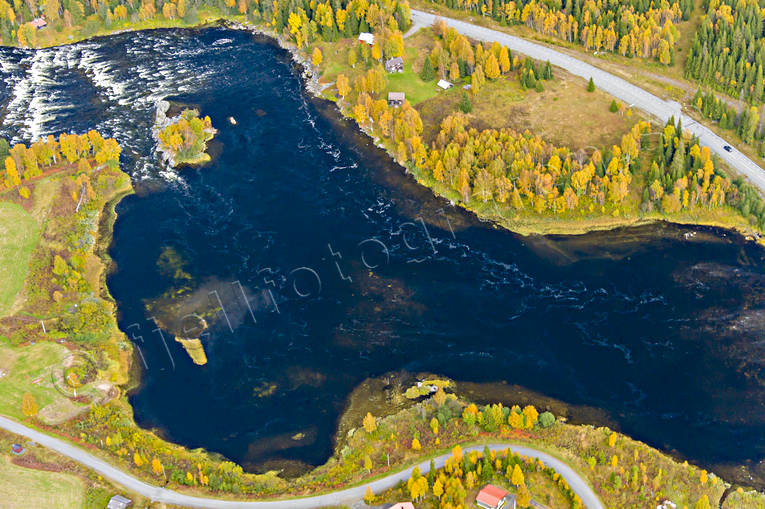 Bodsjösundet i Åreälven Bodsjösundet, drönarbilder, drönarfoto, flygbild, flygbilder, Flygfoto, flygfoton, höst, Jämtland, vattendrag, Åreälven, älvar