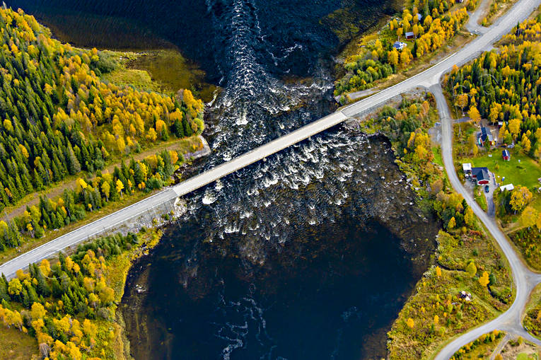 Bodsjösundet i Åreälven Bodsjösundet, drönarbilder, drönarfoto, flygbild, flygbilder, Flygfoto, flygfoton, höst, Jämtland, vattendrag, Åreälven, älvar