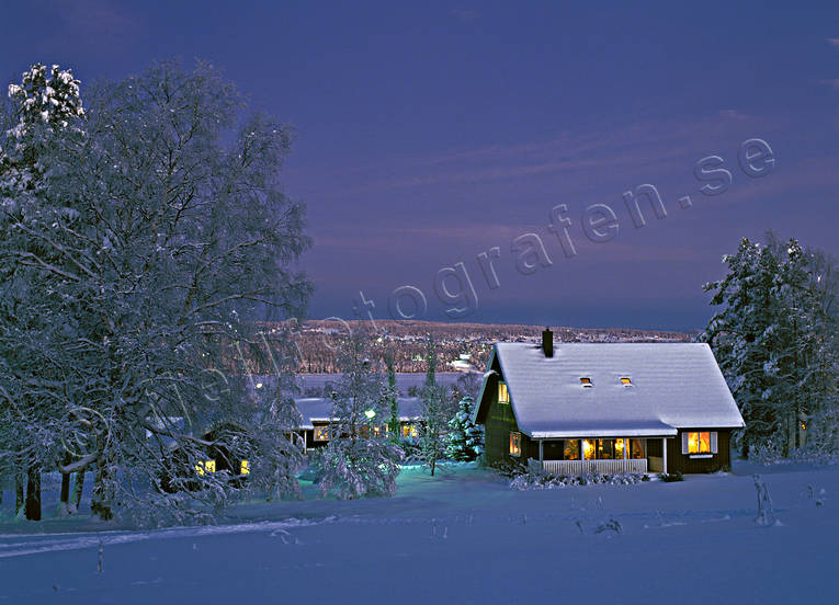 Brunflo, hus, jul, julbilder, julkort, julstmning, Jmtland, kvll, kvllsljus, natt, stuga, stmning, stmningsbild, stmningsbilder, Villa, vinter, vinternatt, vinterskrud, Vlbacken, rstid, rstider