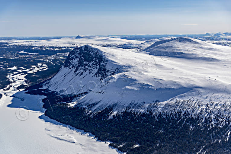 Borgahllan, Borgasjn, brant, drnarbild, drnarbilder, drnarfoto, fjllbrant, fjllsida, flygbild, flygbilder, Flygfoto, flygfoton, Landskap, lappland, stup, vinter