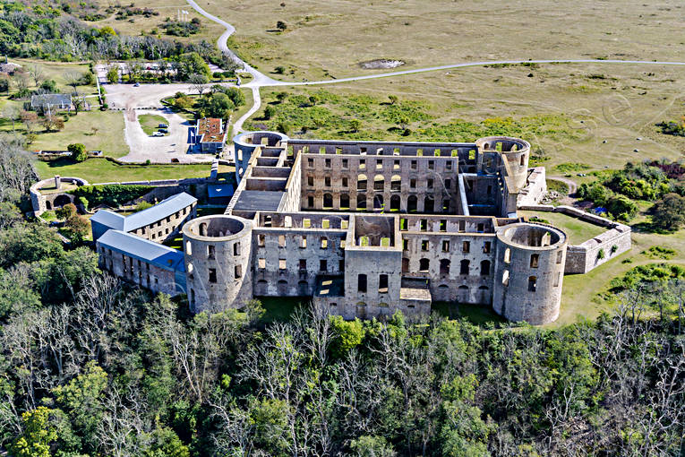 Borgholms Slottsruin anläggningar, Borgholm, Borgholms, byggnationer, drönarbilder, drönarfoto, flygbild, flygbilder, Flygfoto, flygfoton, ruin, samhällen, slottsruin, sommar, Öland