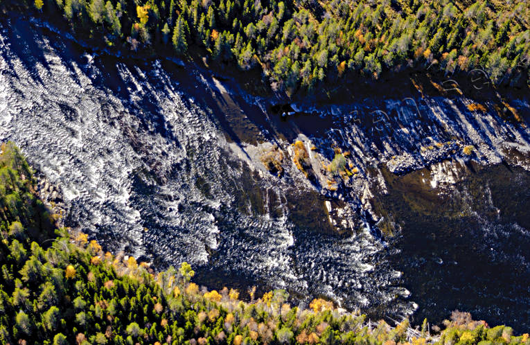 Brattbackforsen i Långan Brattbackforsen, drönarbilder, drönarfoto, flygbild, flygbilder, Flygfoto, flygfoton, höst, Jämtland, Långan, älv, älvar