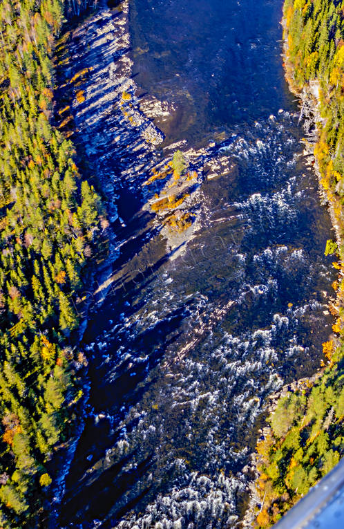Brattbackforsen i Långan Brattbackforsen, drönarbilder, drönarfoto, flygbild, flygbilder, Flygfoto, flygfoton, höst, Jämtland, Långan, älv, älvar