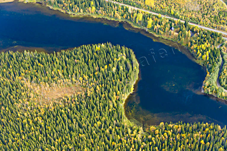 Brattlandsströmmen i Åreälven Brattlandsströmmen, drönarbilder, drönarfoto, flygbild, flygbilder, Flygfoto, flygfoton, höst, Jämtland, vattendrag, Åreälven, älvar