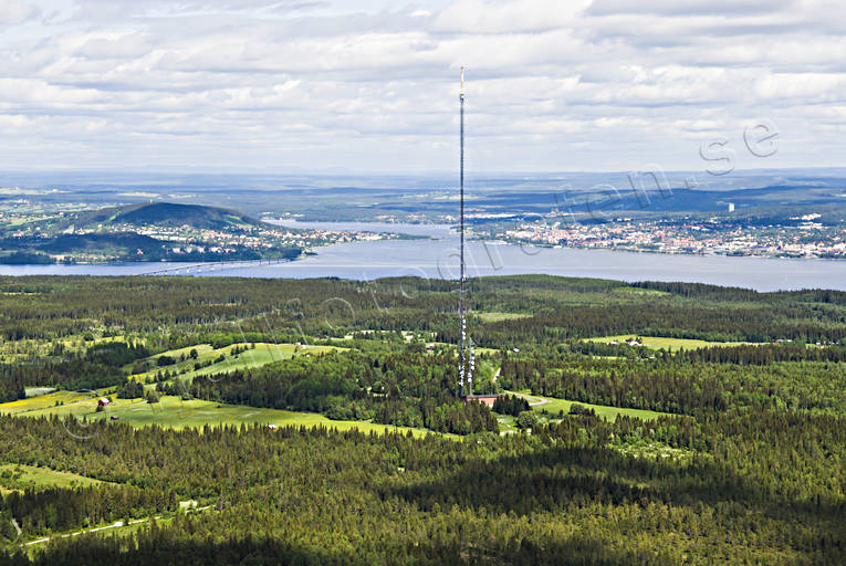 Brattåsmasten och Östersund Brattåsen, Brattåsmasten, drönarbilder, drönarfoto, flygbild, flygbilder, Flygfoto, flygfoton, Jämtland, Landskap, mast, radiomast, sommar, tv-mast, Östersund