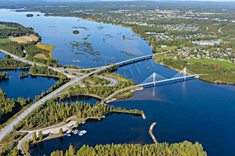 Broarna vid Bergsviken Bergsviken, Bergsvikensundet, bro, broar, drönarbilder, drönarfoto, flygbild, flygbilder, Flygfoto, flygfoton, hängbro, Killingholmen, Landskap, Norrbotten, Piteå, samhällen, sommar, Storfors, städer, Öholmabron