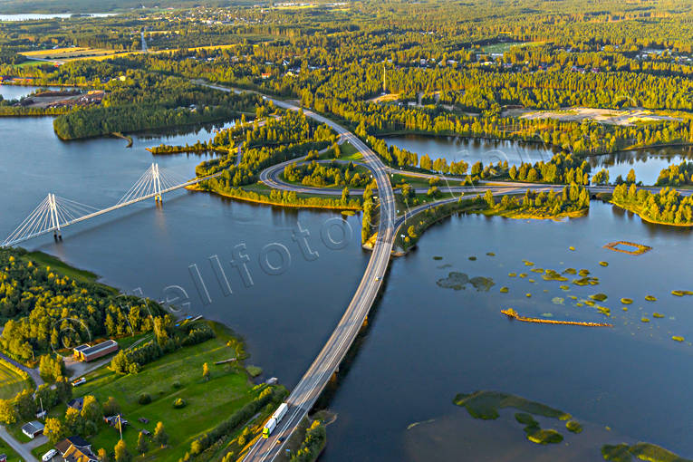 Broarna vid Bergsviken Bergsviken, Bergsvikensundet, bro, broar, drönarbilder, drönarfoto, flygbild, flygbilder, Flygfoto, flygfoton, hängbro, Killingholmen, Landskap, Norrbotten, Piteå, samhällen, sommar, Storfors, städer, Öholmabron