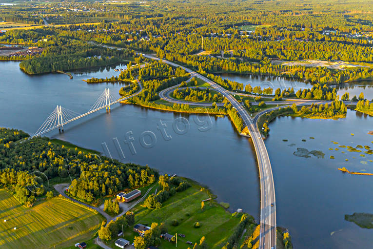 Broarna vid Bergsviken Bergsviken, Bergsvikensundet, bro, broar, drönarbilder, drönarfoto, flygbild, flygbilder, Flygfoto, flygfoton, hängbro, Killingholmen, Landskap, Norrbotten, Piteå, samhällen, sommar, Storfors, städer, Öholmabron