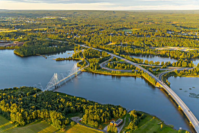 Broarna vid Bergsviken Bergsviken, Bergsvikensundet, bro, broar, drönarbilder, drönarfoto, flygbild, flygbilder, Flygfoto, flygfoton, hängbro, Killingholmen, Landskap, Norrbotten, Piteå, samhällen, sommar, Storfors, städer, Öholmabron