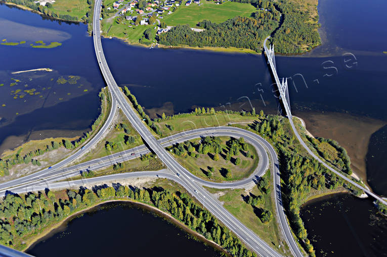 Bergsviken, Bergsvikensundet, bro, broar, drnarbilder, drnarfoto, flygbild, flygbilder, Flygfoto, flygfoton, hngbro, Killingholmen, Landskap, Norrbotten, Pite, samhllen, sommar, Storfors, stder, holmabron