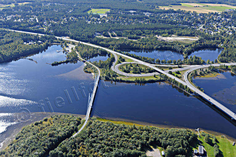 Broarna vid Bergsviken Piteå Bergsviken, Bergsvikensundet, bro, broar, drönarbilder, drönarfoto, flygbild, flygbilder, Flygfoto, flygfoton, hängbro, Killingholmen, Landskap, Norrbotten, Piteå, samhällen, sommar, Storfors, städer, Öholmabron