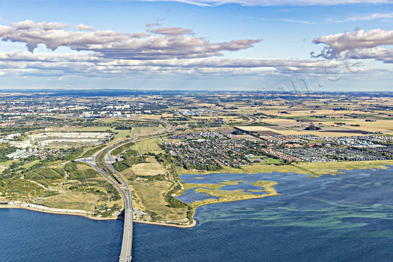 Brofästet Öresundsbron Flygfoto brofästet, Bunkeflostrand, drönarbilder, drönarfoto, flygbild, flygbilder, Flygfoto, flygfoton, Kalkbrottet, Lernacken, Malmö, naturreservat, Skåne, sommar, strandängar, städer, Öresundsbron