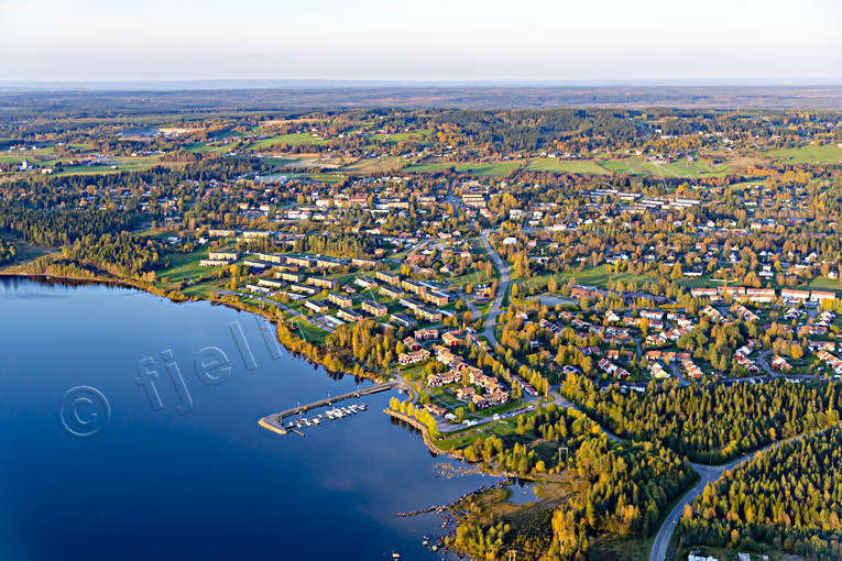 Brunflo Flygfoto Brunflo, Brunfloviken, drönarbilder, drönarfoto, flygbild, flygbilder, Flygfoto, flygfoton, hamn, höst, Jämtland, samhällen, småbåtshamn