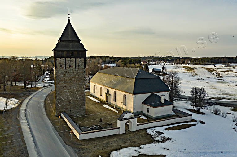 Brunflo Kastal Flygfoto anläggnignar, Brunflo, byggnader, drönarbild, drönarbilder, drönarfoto, flygbild, flygbilder, Flygfoto, flygfoton, Jämtland, kastal, kyrka, kyrkor, vår
