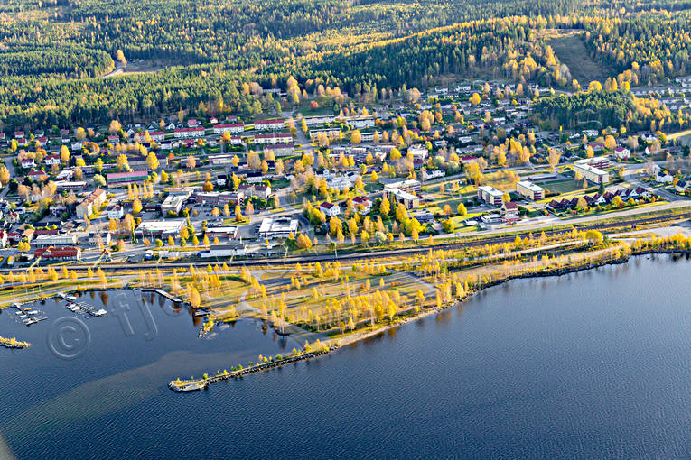 Bräcke Flygfoto Bräcke, drönarbilder, drönarfoto, flygbild, flygbilder, Flygfoto, flygfoton, höst, Jämtland, Revsundssjön, samhällen