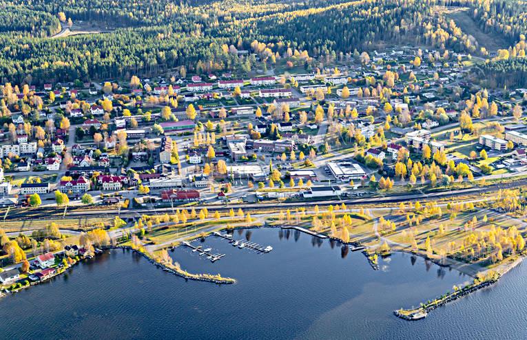 Bräcke Flygfoto Bräcke, drönarbilder, drönarfoto, flygbild, flygbilder, Flygfoto, flygfoton, höst, Jämtland, Revsundssjön, samhällen