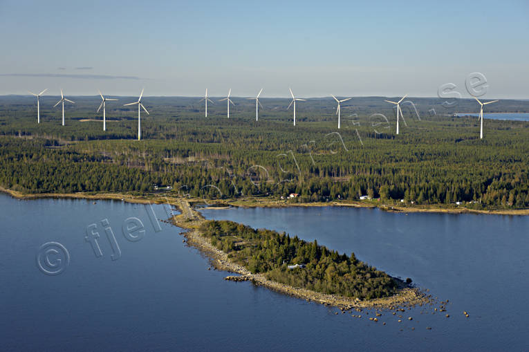 Byviksgrundet och Gråberglandets vindkraftpark anläggningar, Byviksgrundet, drönarbilder, drönarfoto, flygbild, flygbilder, Flygfoto, flygfoton, Gråberglandet, Landskap, miljö, natur, sommar, vindkraft, vindkraftpark, vindkraftverk, Västerbotten